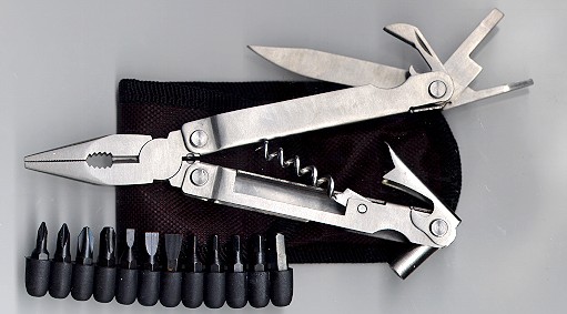 Taschenwerkzeug mit Korkenzieher